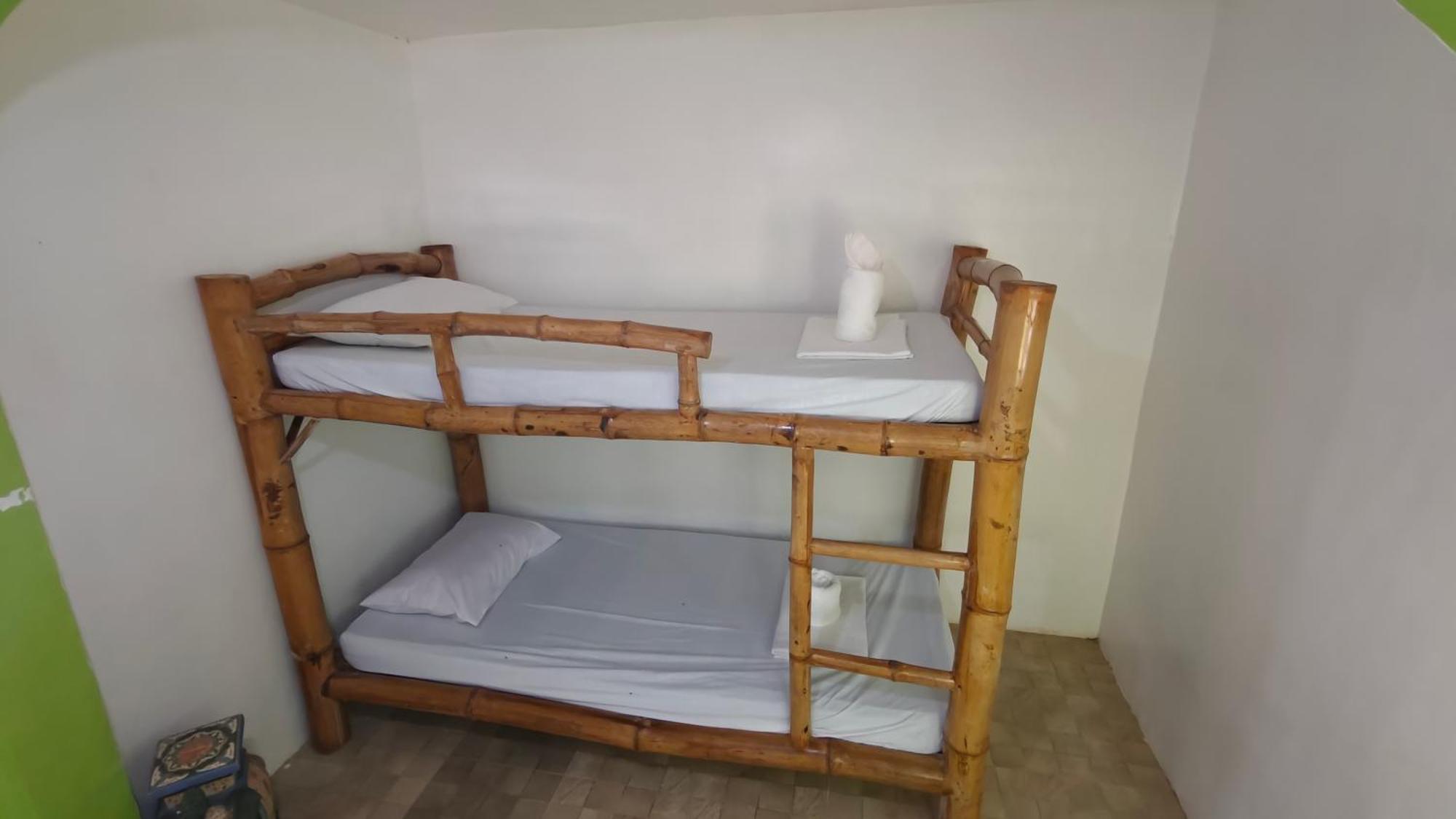 Guanna'S Place Room And Resto Bar Logon Εξωτερικό φωτογραφία